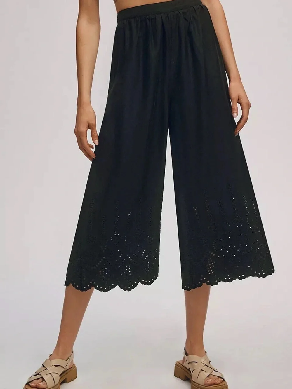 Anthropologie Wide-Leg Eyelet Crop Pants. Size 4. Black - Picture 2 of 5